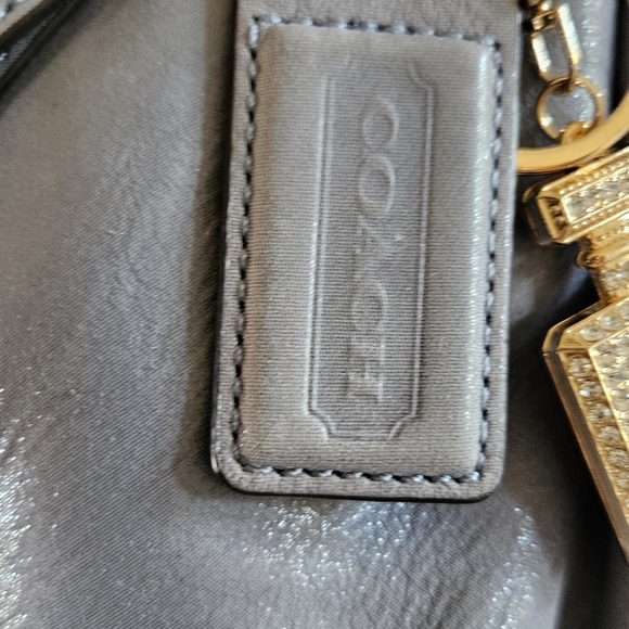 Coach bag blue periwinkle zip top braded handles with bag charms pearls - Picture 10 of 16